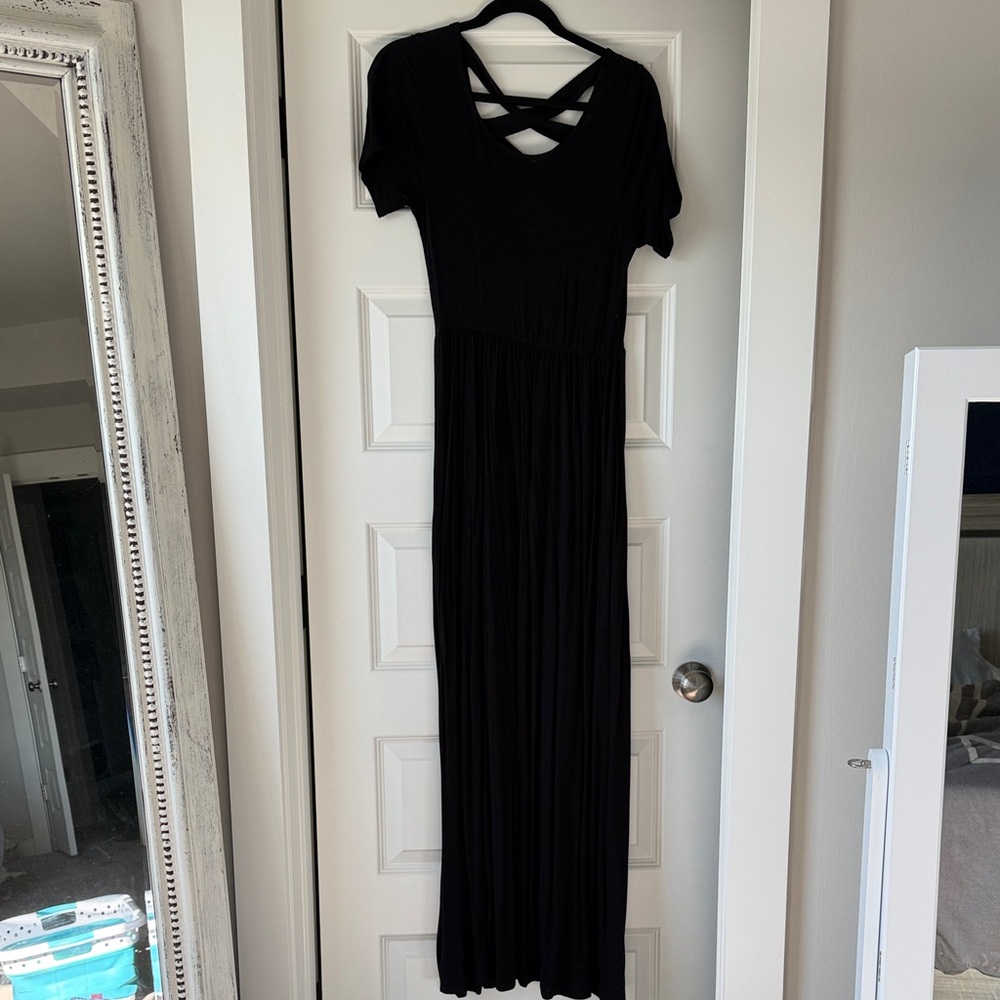 Chic Black Maxi Dress with Crisscross Back